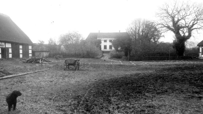 Gårdspladsen i gamle dage